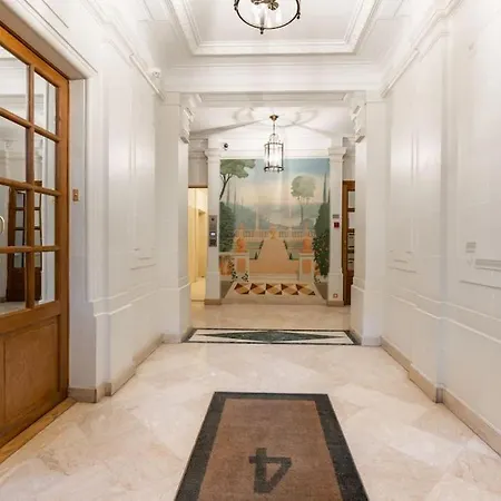 Luxe Montaigne Appartement Parijs