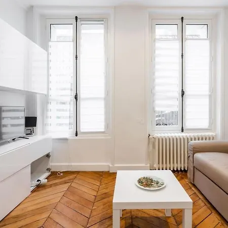 Luxe Montaigne Apartamento *