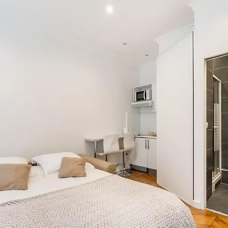 Luxe Montaigne Apartmán *