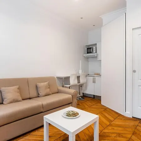 Luxe Montaigne Apartmán *